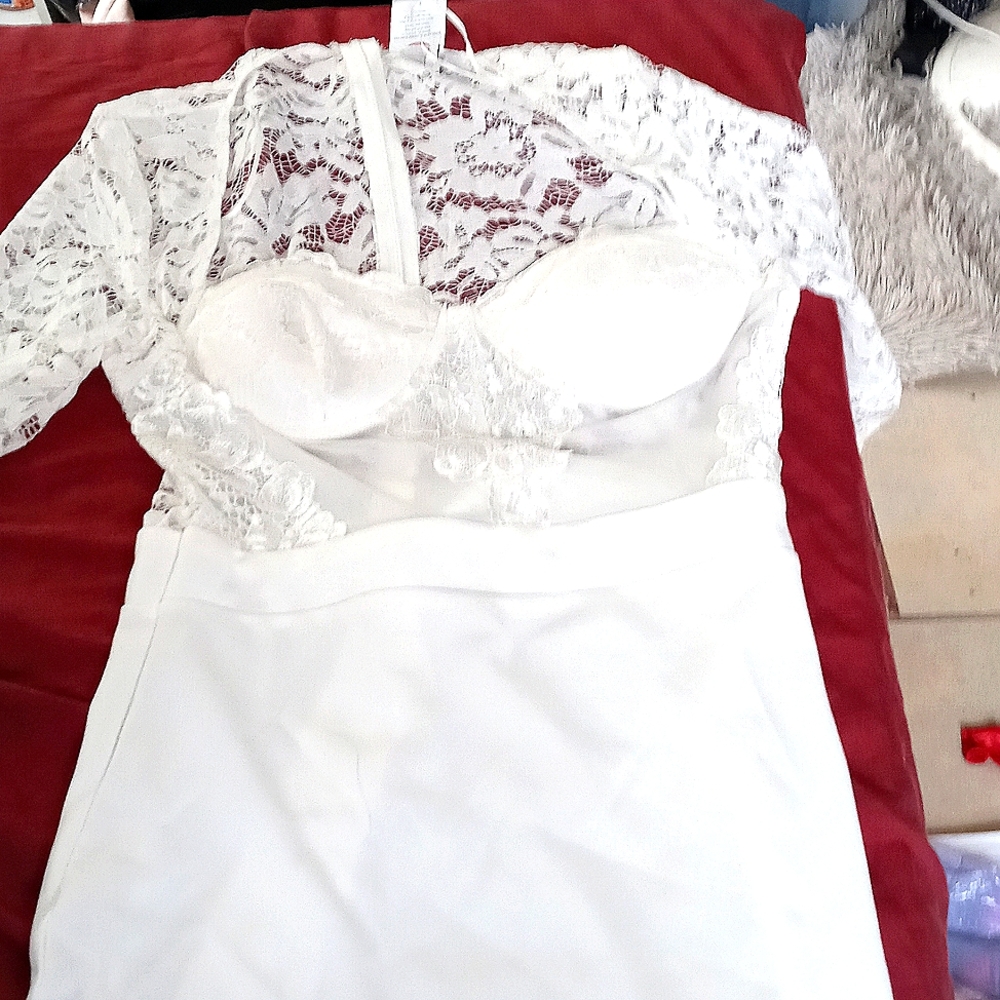 A white lace dress